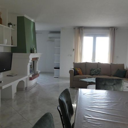 Appartement T4 Tres Bien Situe Et Climatise เอลเลอรูซ ภายนอก รูปภาพ